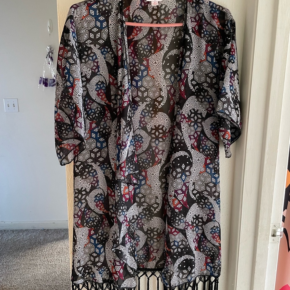 Lularoe KIMONO fringe Geometric Black like new